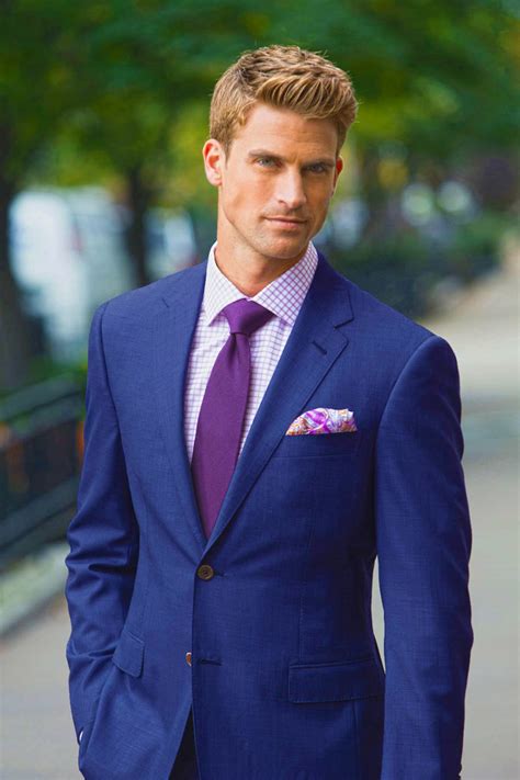 what tie color goes with navy suit